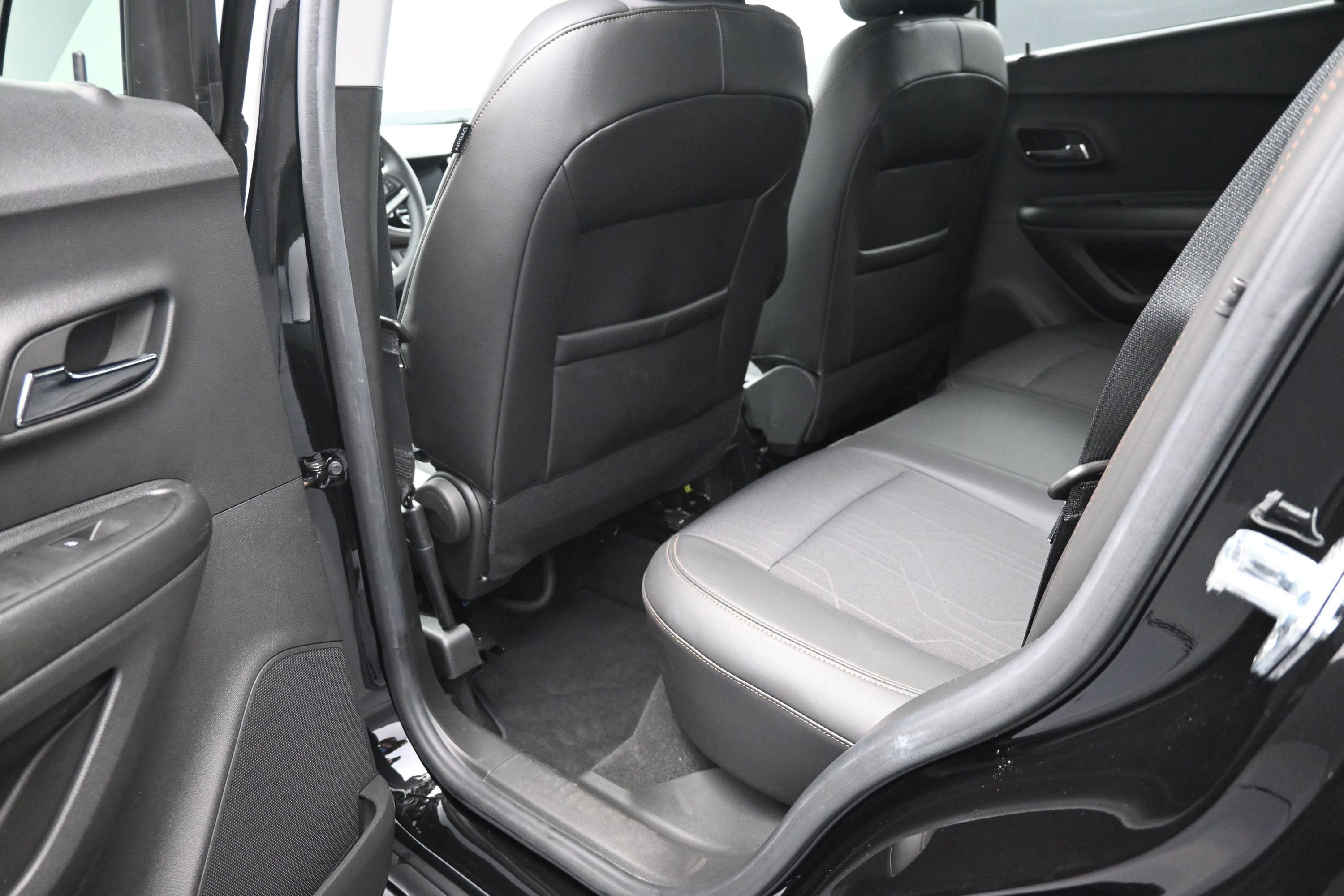 Used 2022 Chevrolet Trax LT w/ Midnight Edition AWD/4WD image 25