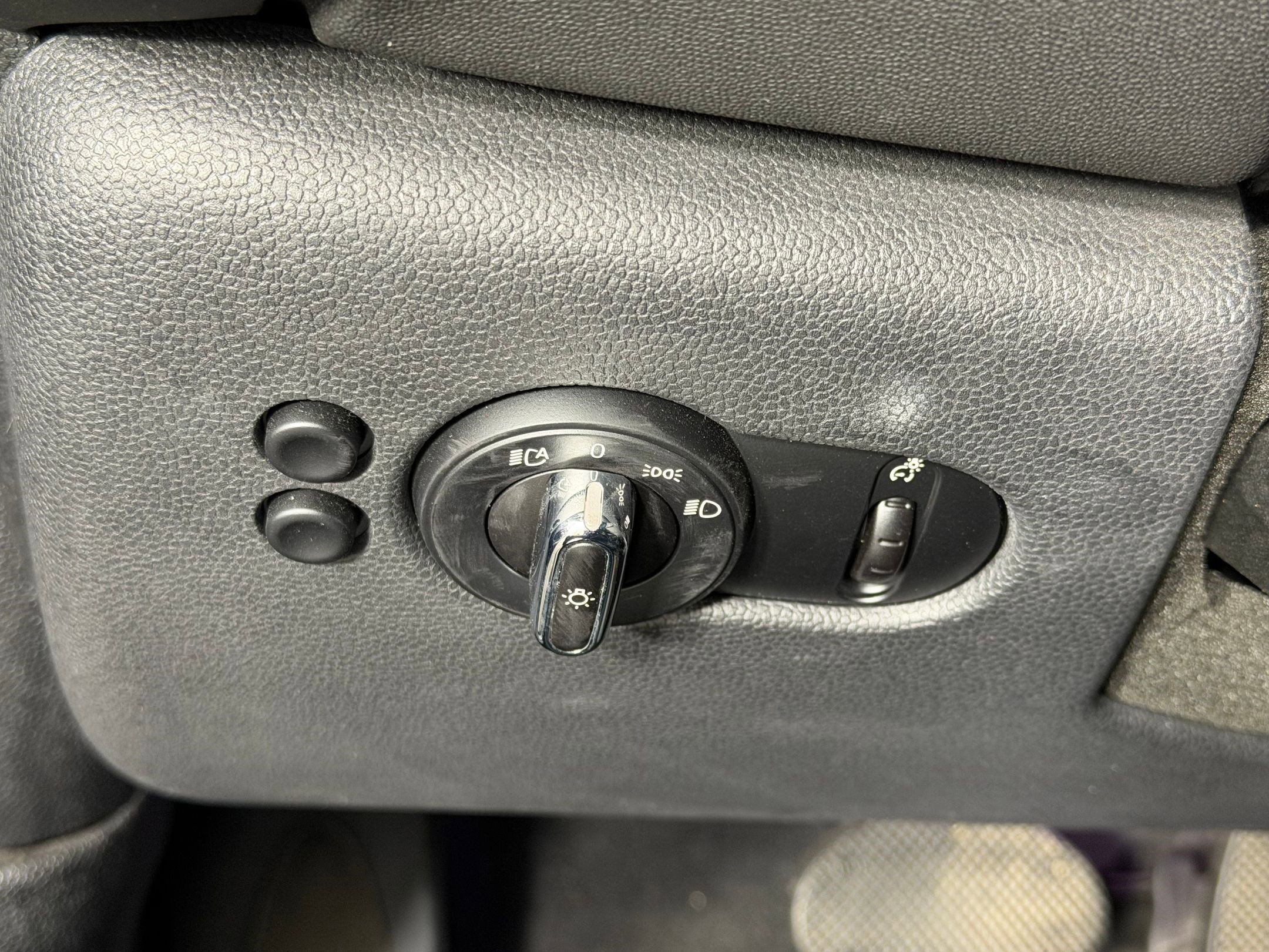 Used 2015 MINI Cooper 2-Door Hardtop image 16