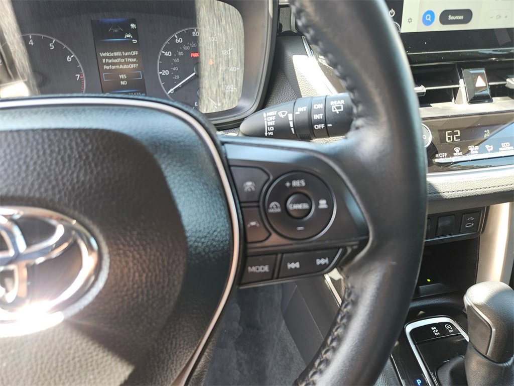 Used 2025 Toyota Corolla Cross LE image 21