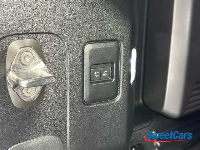 Used 2025 Land Rover Defender 110 V8 image 48