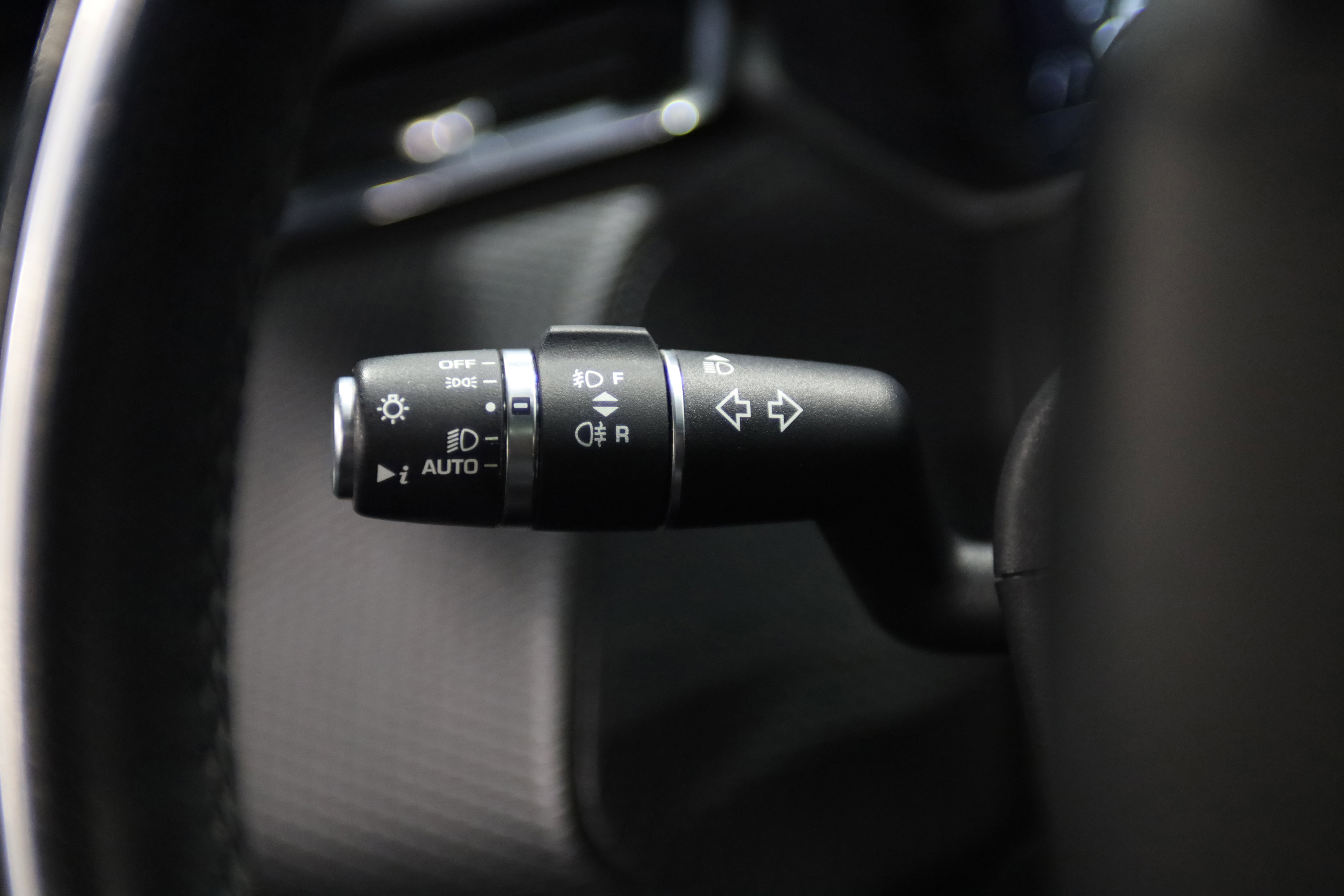 Used 2019 Land Rover Range Rover Velar R-Dynamic SE image 21
