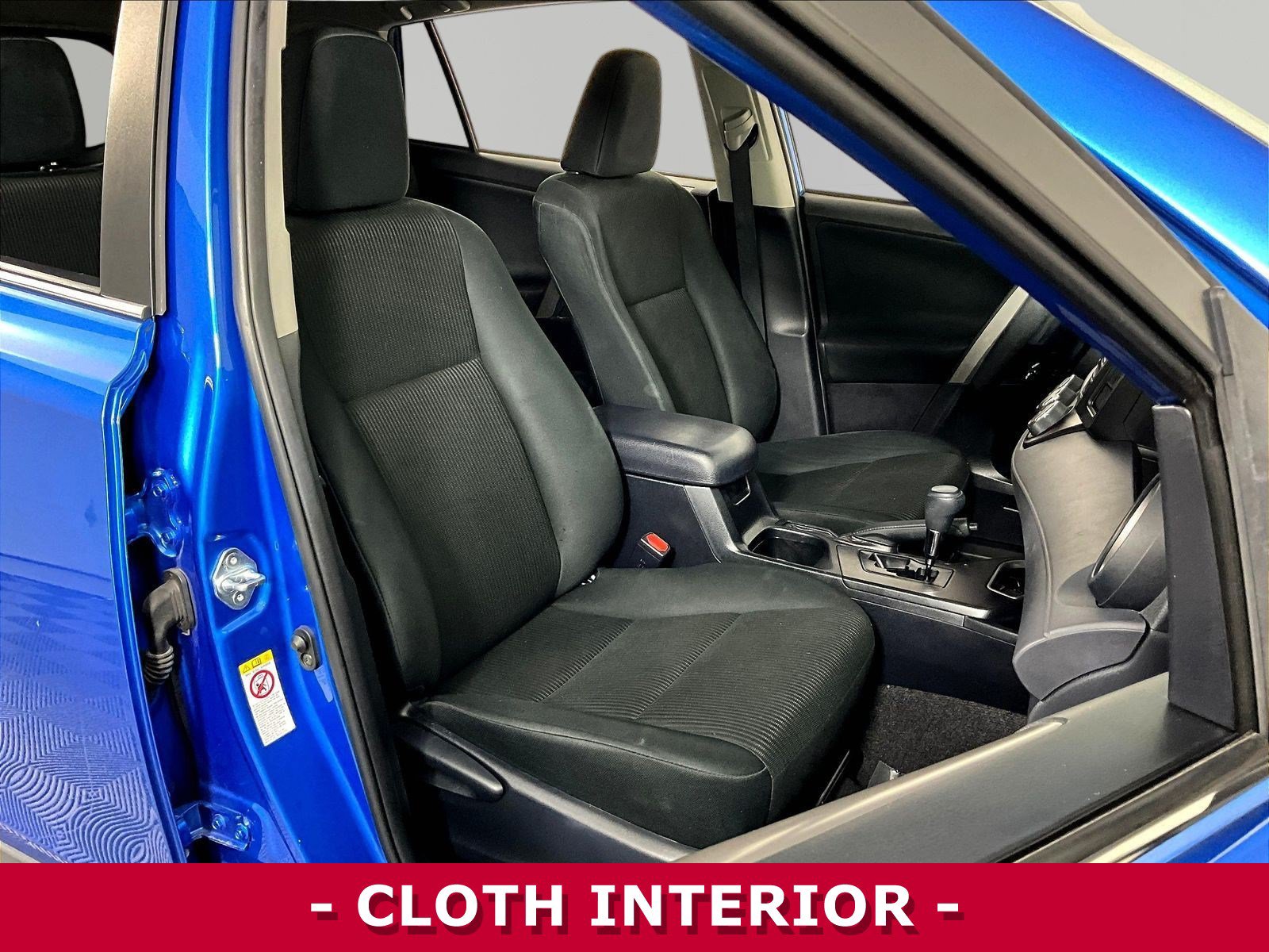 Used 2018 Toyota RAV4 LE w/ All Weather Liner Package FWD image 28