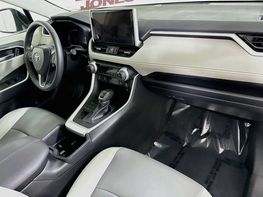 Certified 2023 Toyota RAV4 XLE Premium AWD/4WD image 33