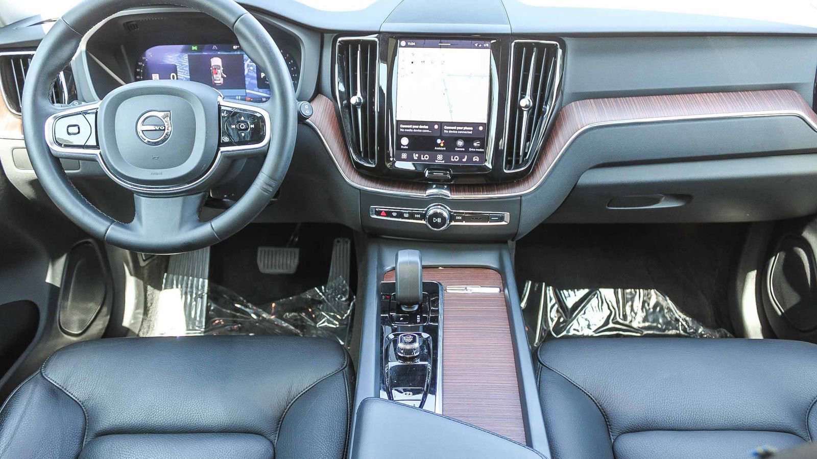 Used 2023 Volvo XC60 B5 Plus w/ Protection Package Premier image 13