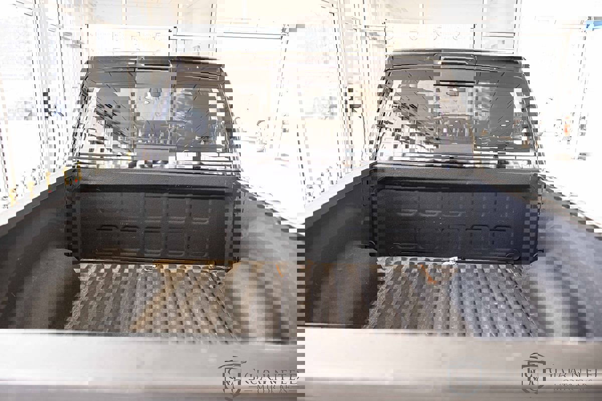 Used 2020 RAM 1500 Classic SLT w/ Luxury Group image 15