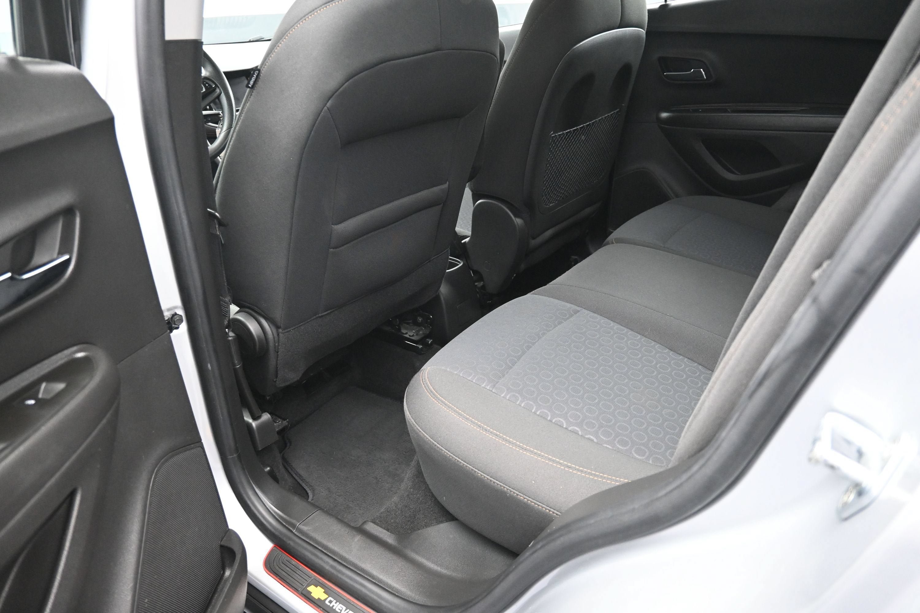 Used 2020 Chevrolet Trax LS FWD image 23