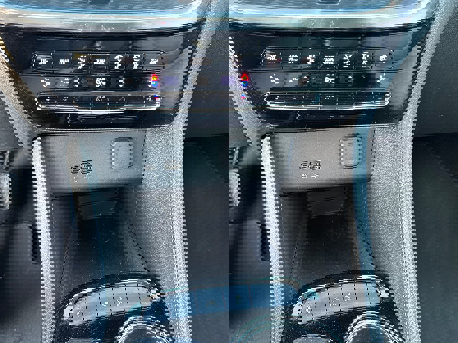 Certified 2024 Buick Encore GX Avenir image 29