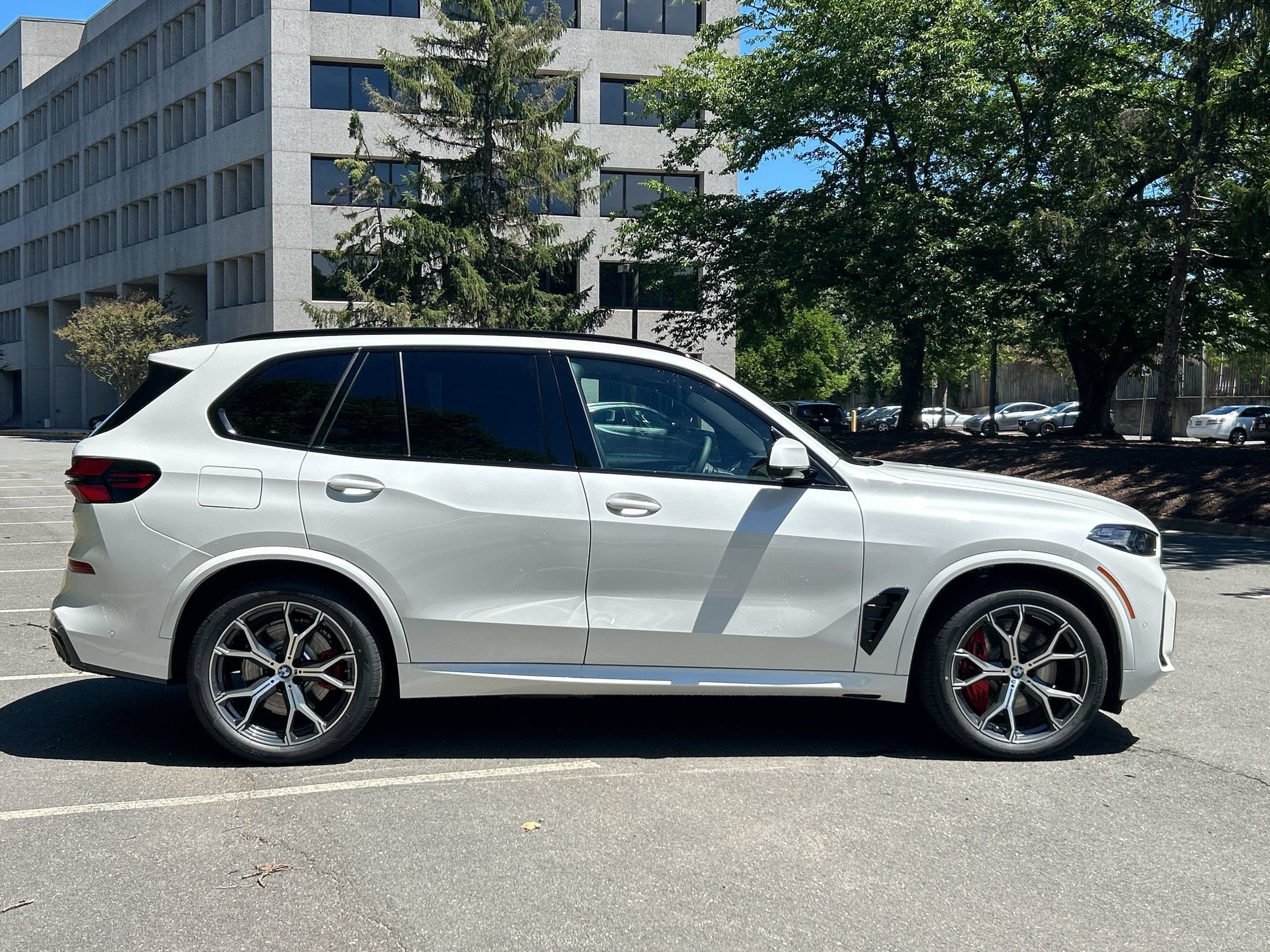 New 2026 BMW X5 xDrive50e w/ M Sport Package AWD/4WD image 8
