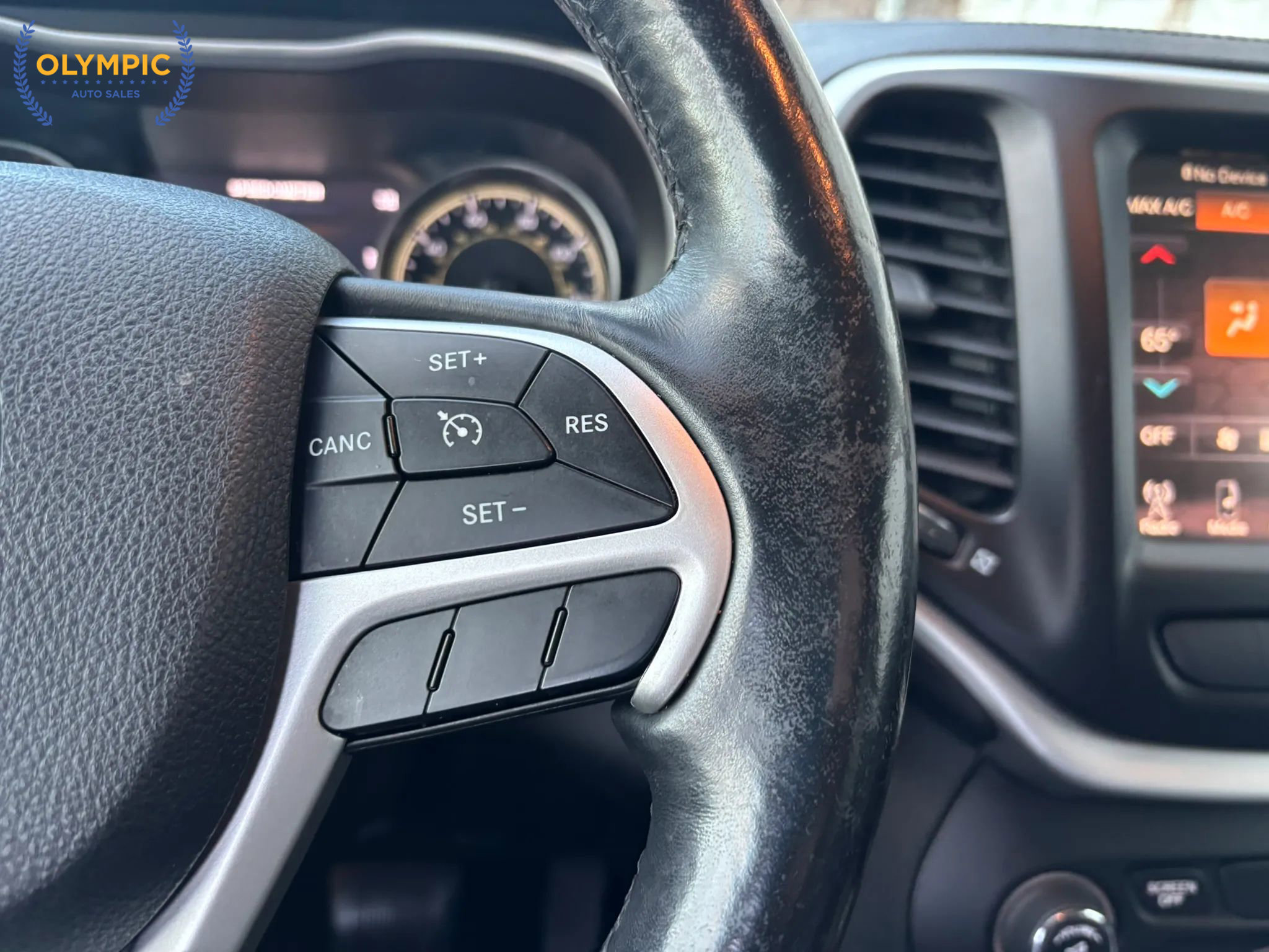 Used 2014 Jeep Cherokee Limited w/ Trailer Tow Group image 23