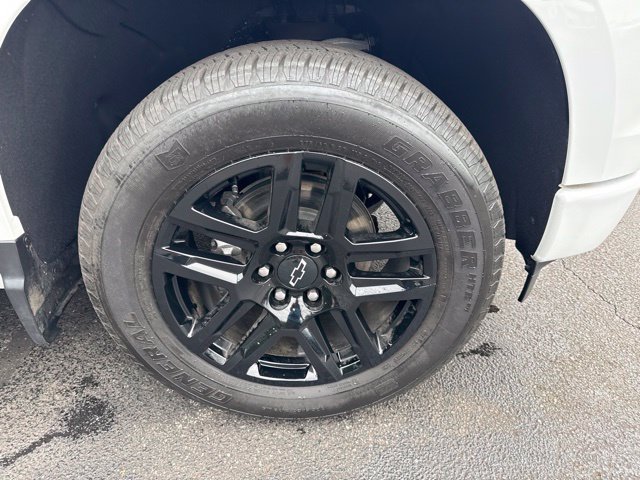 Used 2024 Chevrolet Silverado 1500 Custom w/ Rally Edition AWD/4WD image 9