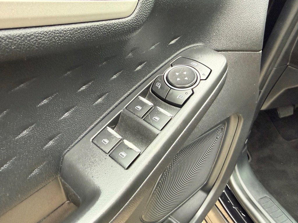 Used 2020 Ford Escape SE FWD image 18