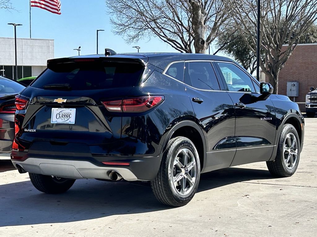 Used 2025 Chevrolet Blazer LT image 4