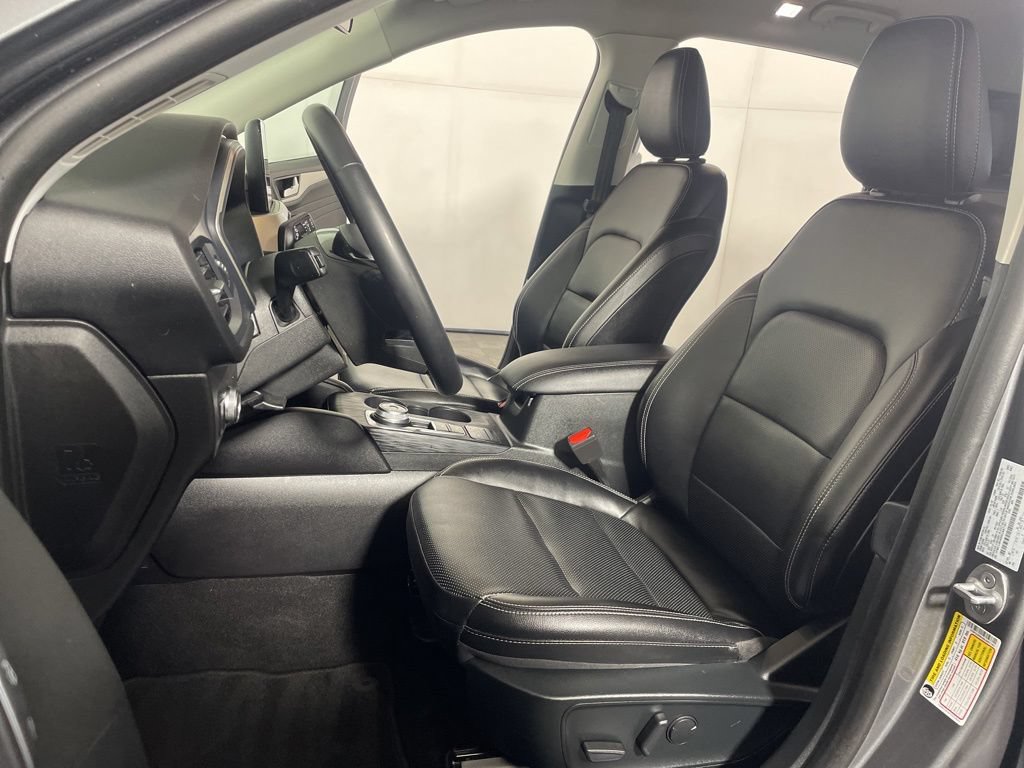 Used 2022 Ford Escape SEL w/ Technology Package AWD/4WD image 10