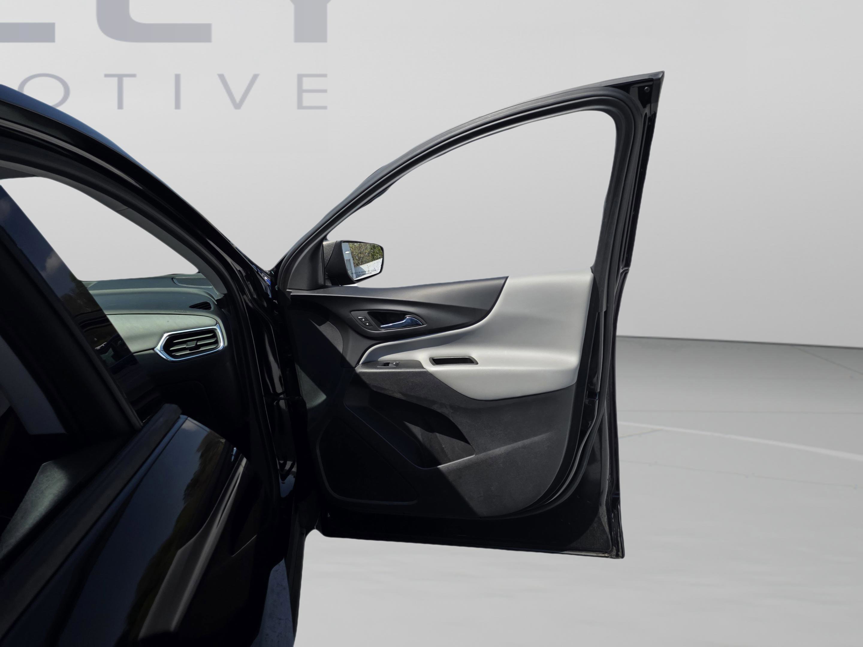 Used 2018 Chevrolet Equinox LS FWD image 18