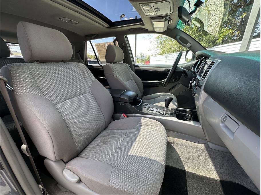 Used 2007 Toyota 4Runner SR5 AWD/4WD image 4