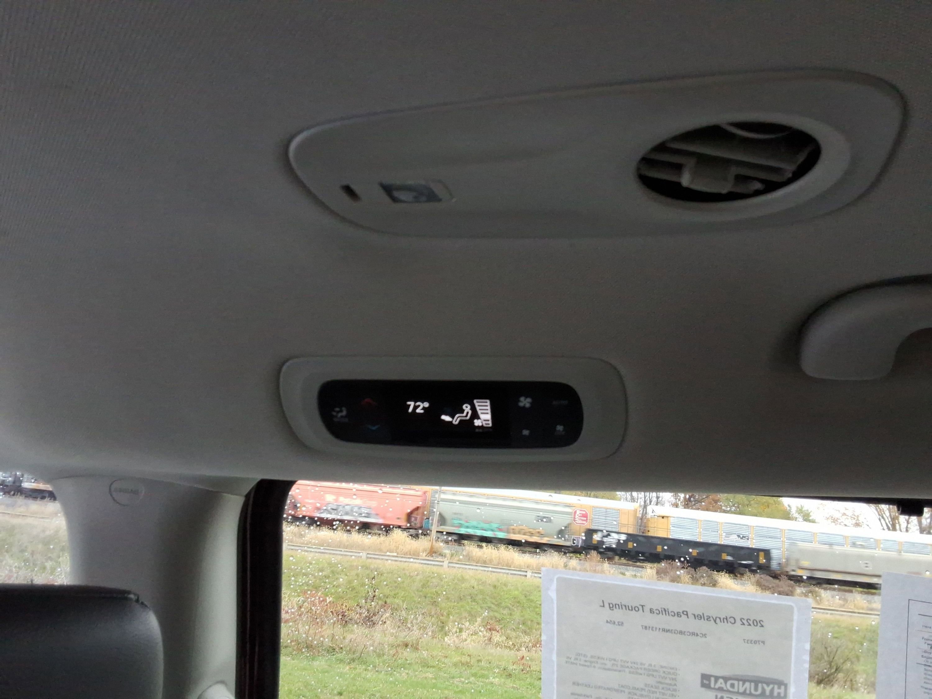 Used 2022 Chrysler Pacifica Touring-L image 24