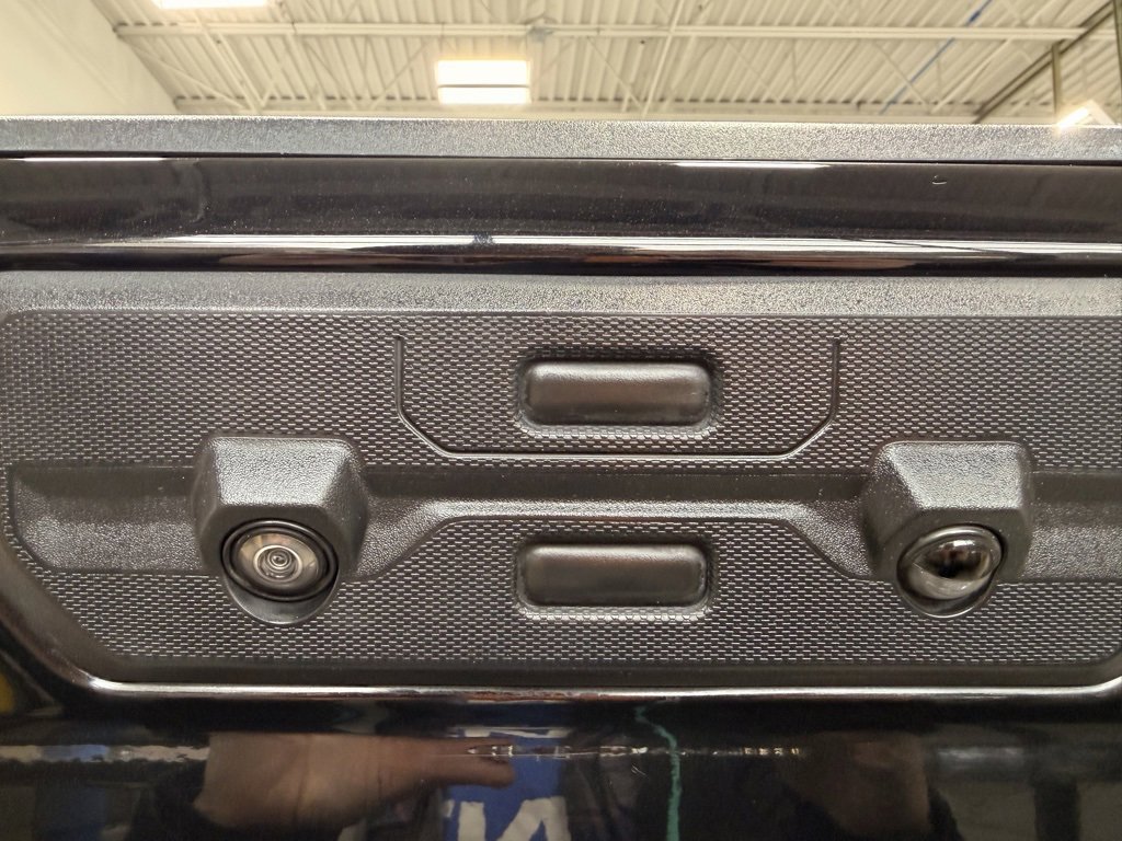 Used 2021 GMC Sierra 3500 Denali w/ Denali Black Diamond Edition image 6