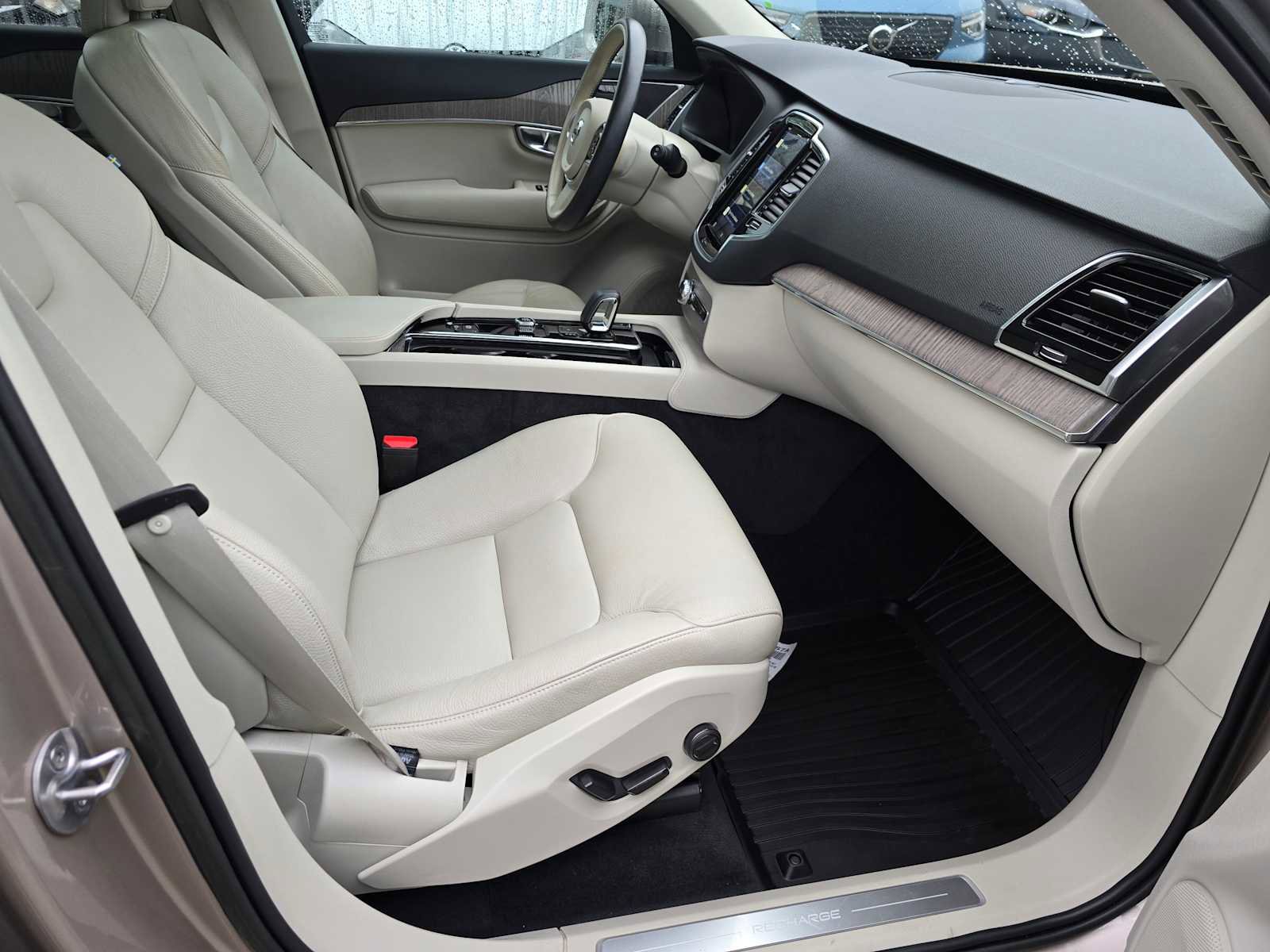 Certified 2023 Volvo XC90 T8 Plus w/ Protection Package Premier image 11