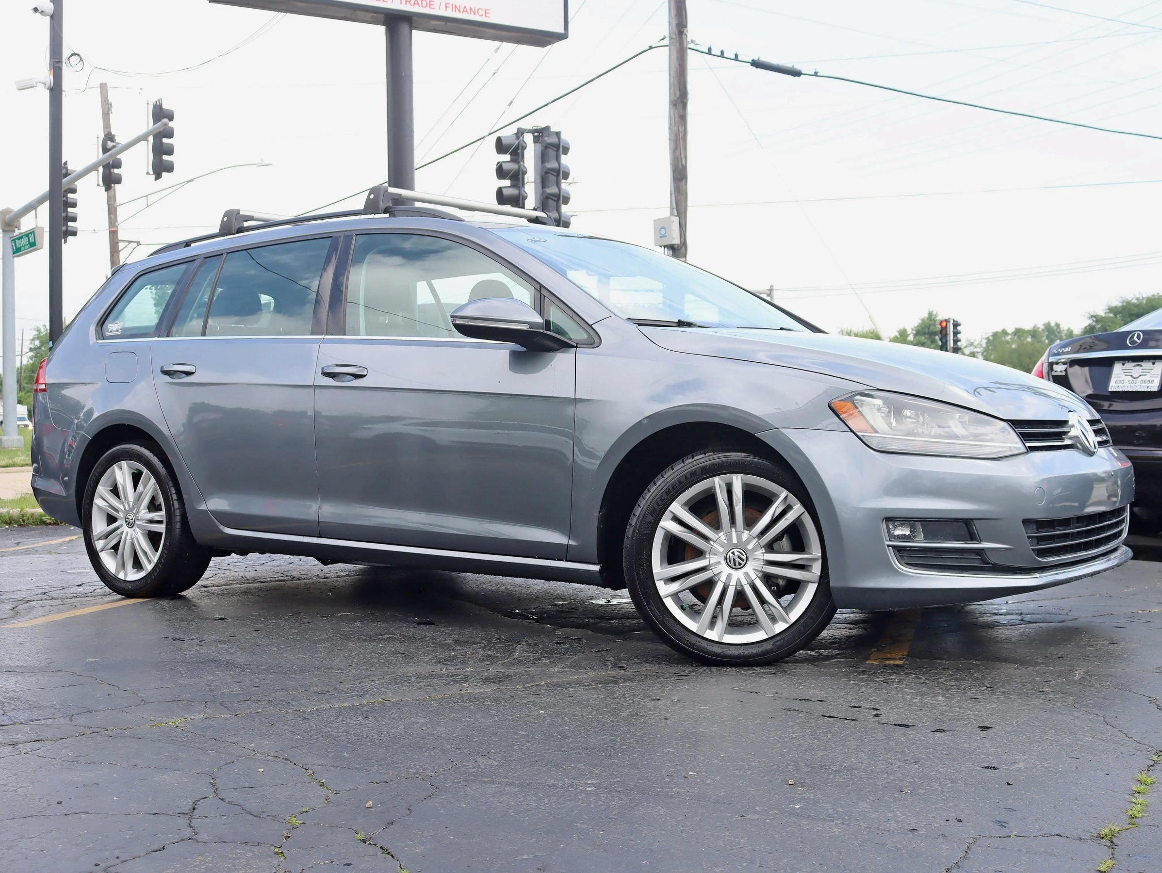 Used 2015 Volkswagen Golf TDI SE FWD image 2