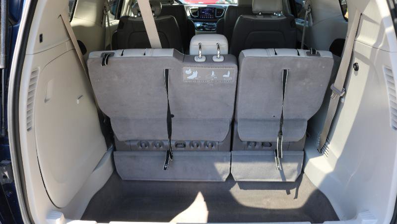 Used 2018 Chrysler Pacifica Touring-L FWD image 30