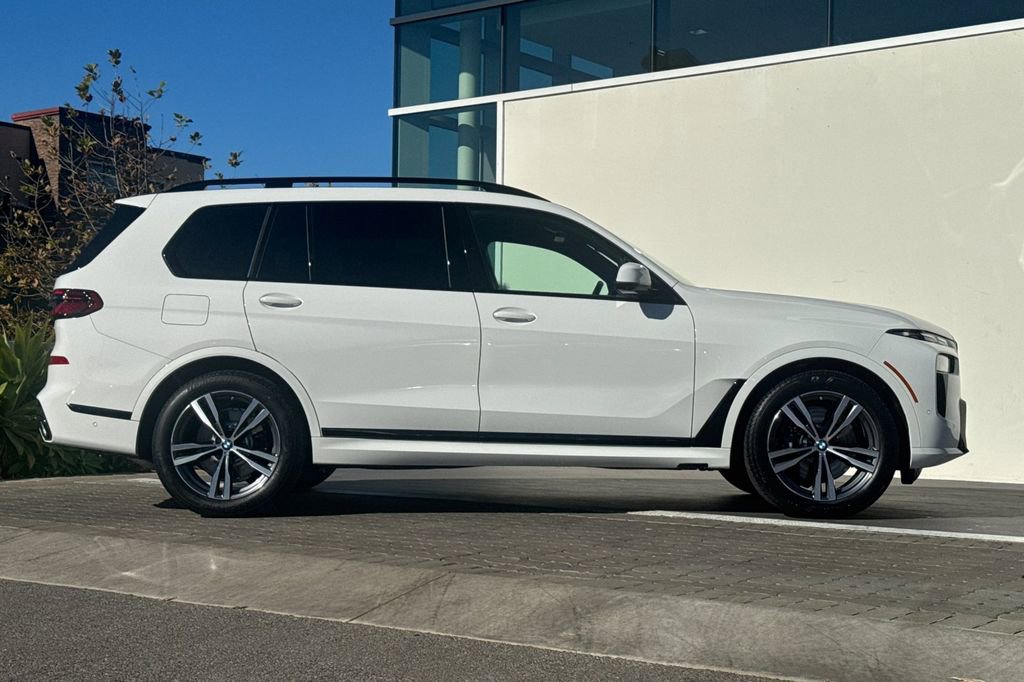 New 2026 BMW X7 xDrive40i w/ M Sport Package AWD/4WD image 2