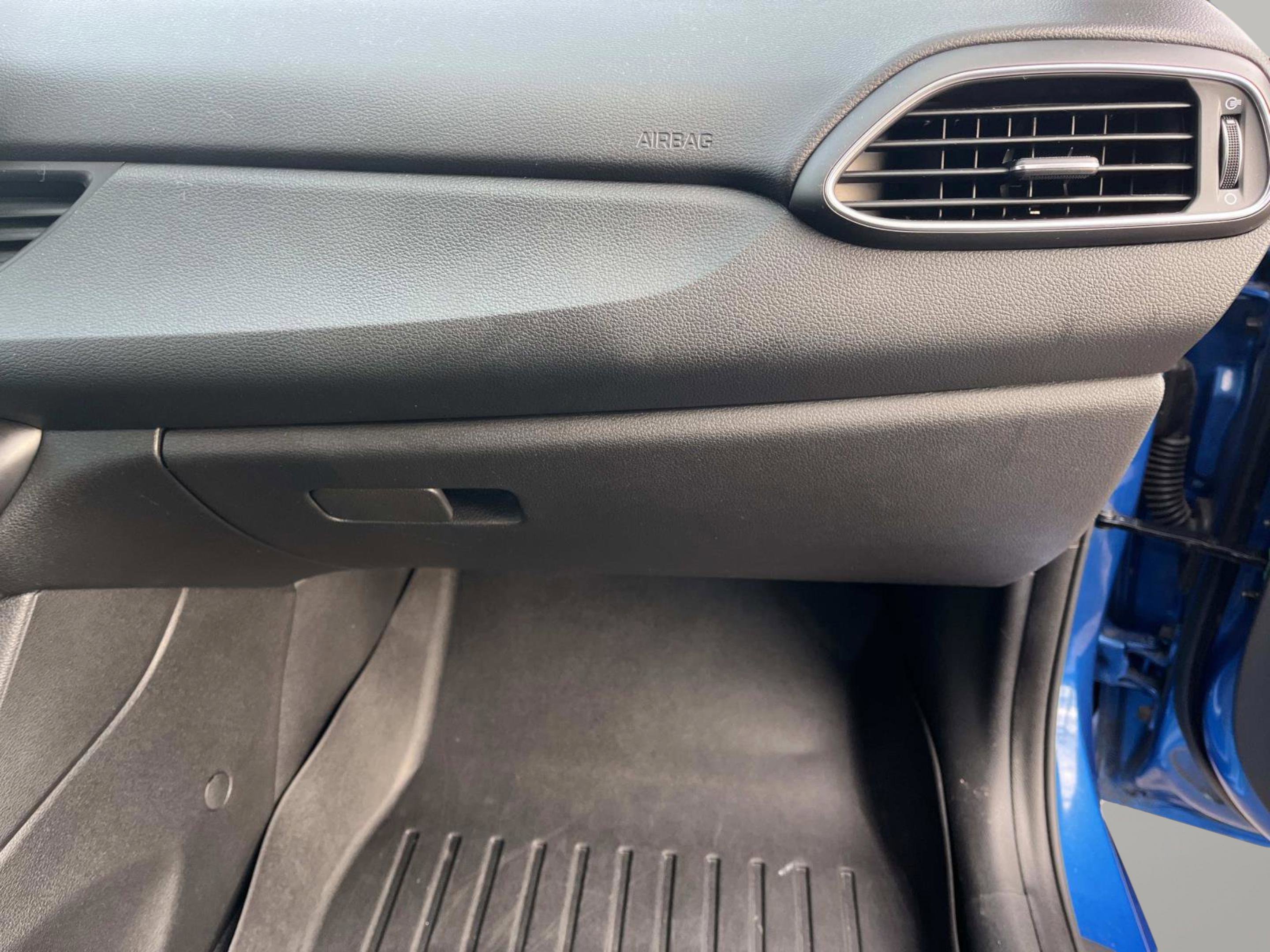 Used 2018 Hyundai Elantra GT image 25