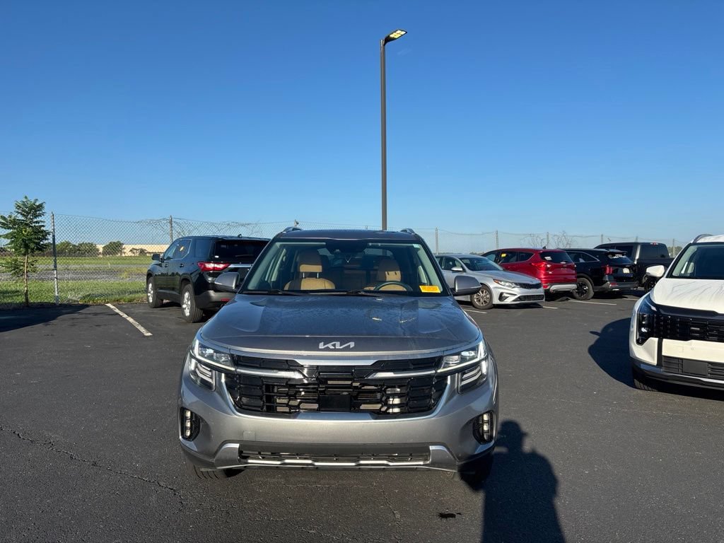 Certified 2024 Kia Seltos SX w/ SX Sunroof Package AWD/4WD image 8