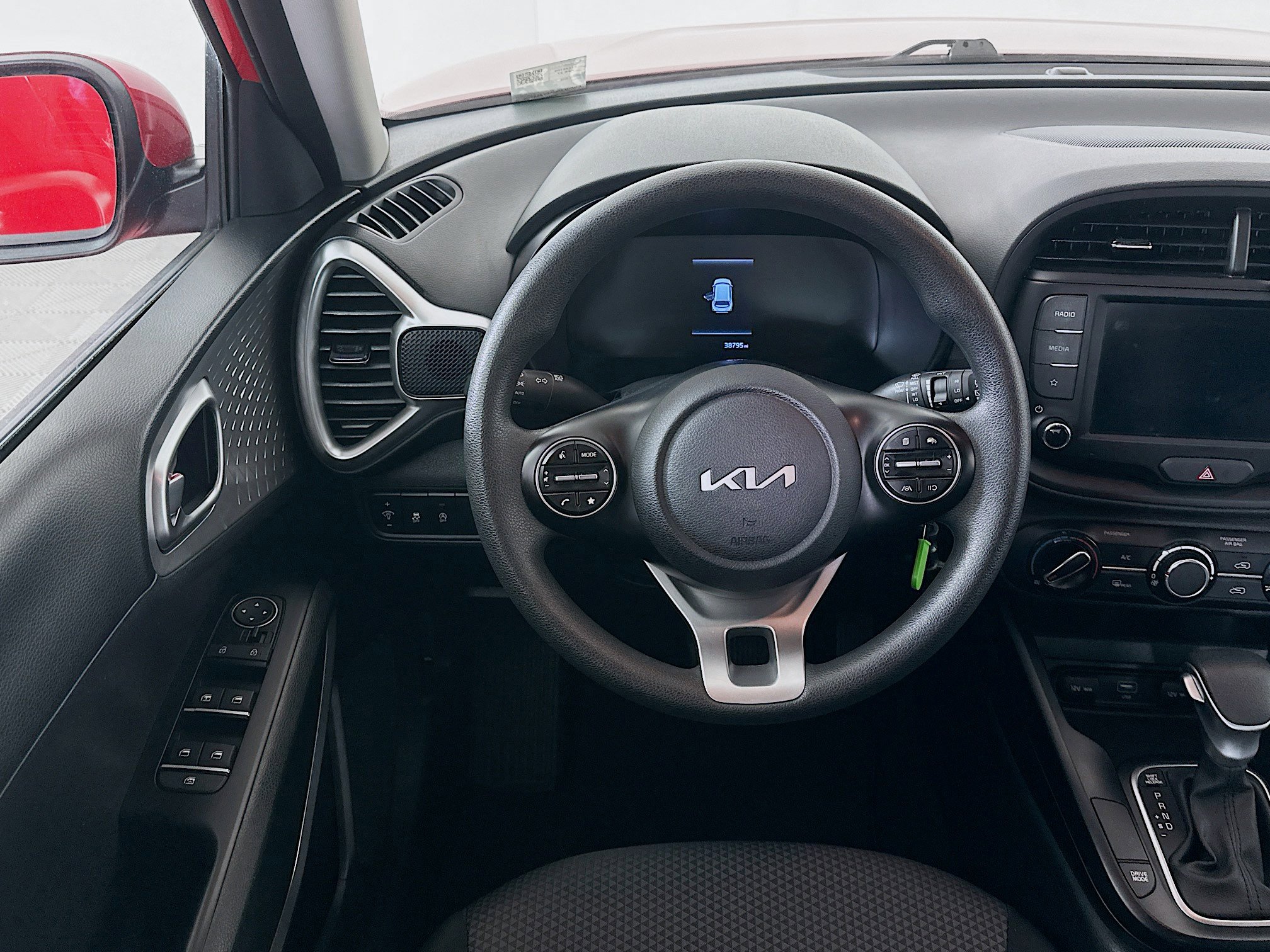Used 2025 Kia Soul LX w/ LX Technology Package FWD image 18