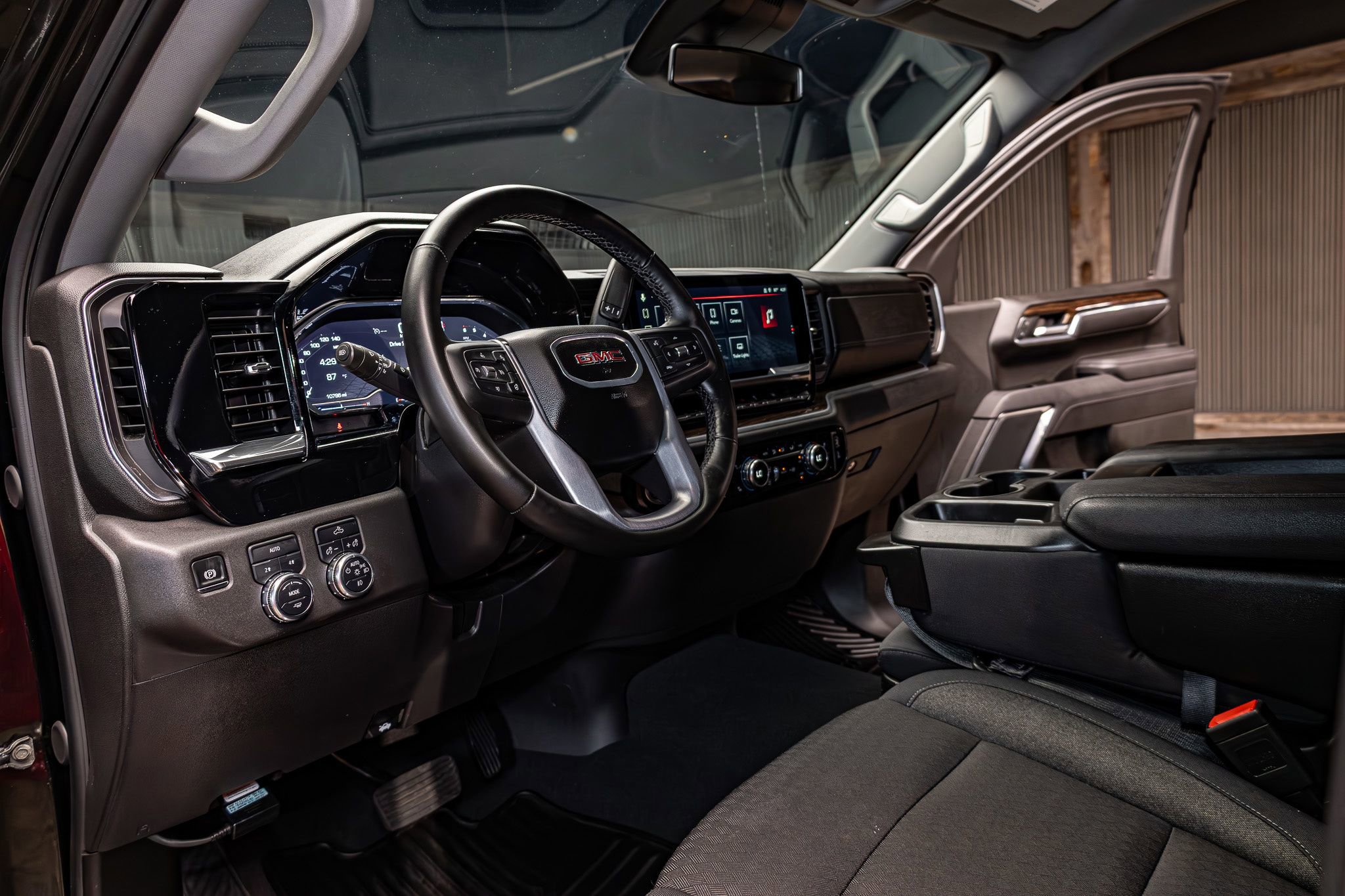 Used 2025 GMC Sierra 1500 Elevation image 12