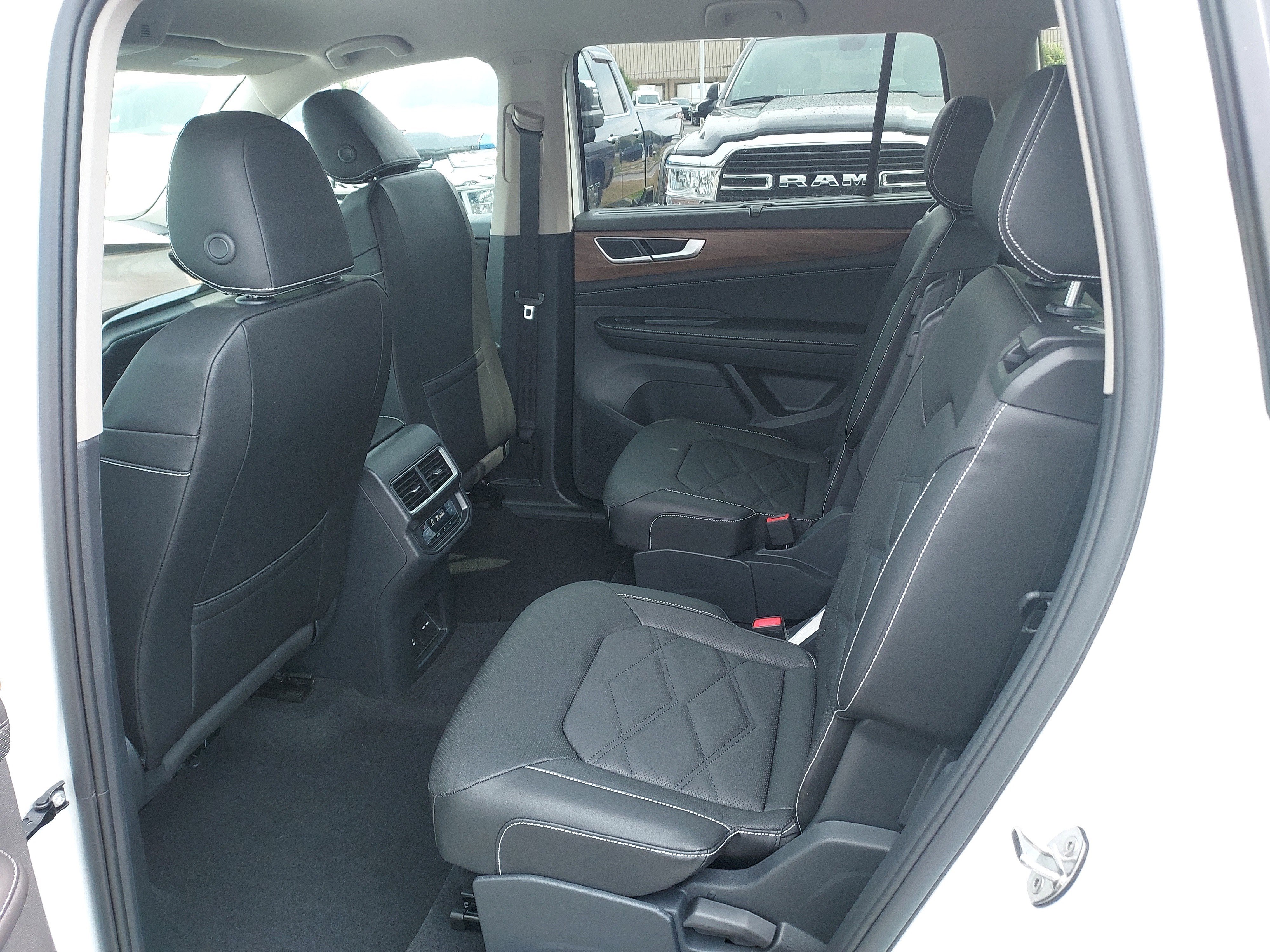 New 2026 Volkswagen Atlas SE image 16