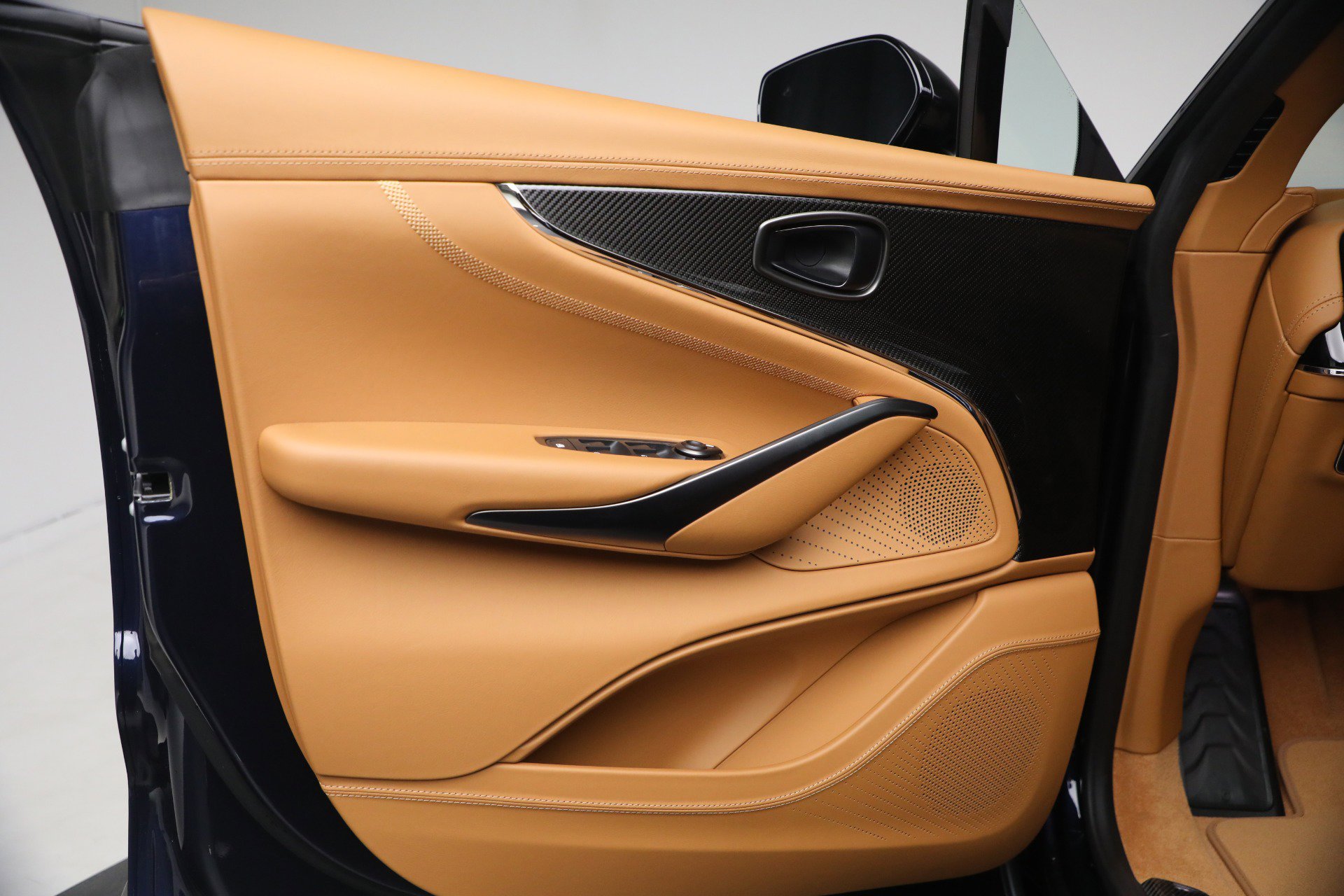 New 2026 Aston Martin DBX 707 AWD/4WD image 17