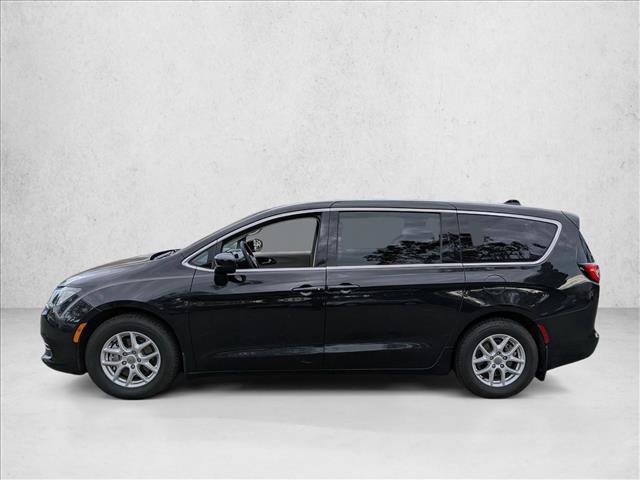 Used 2017 Chrysler Pacifica Touring image 8