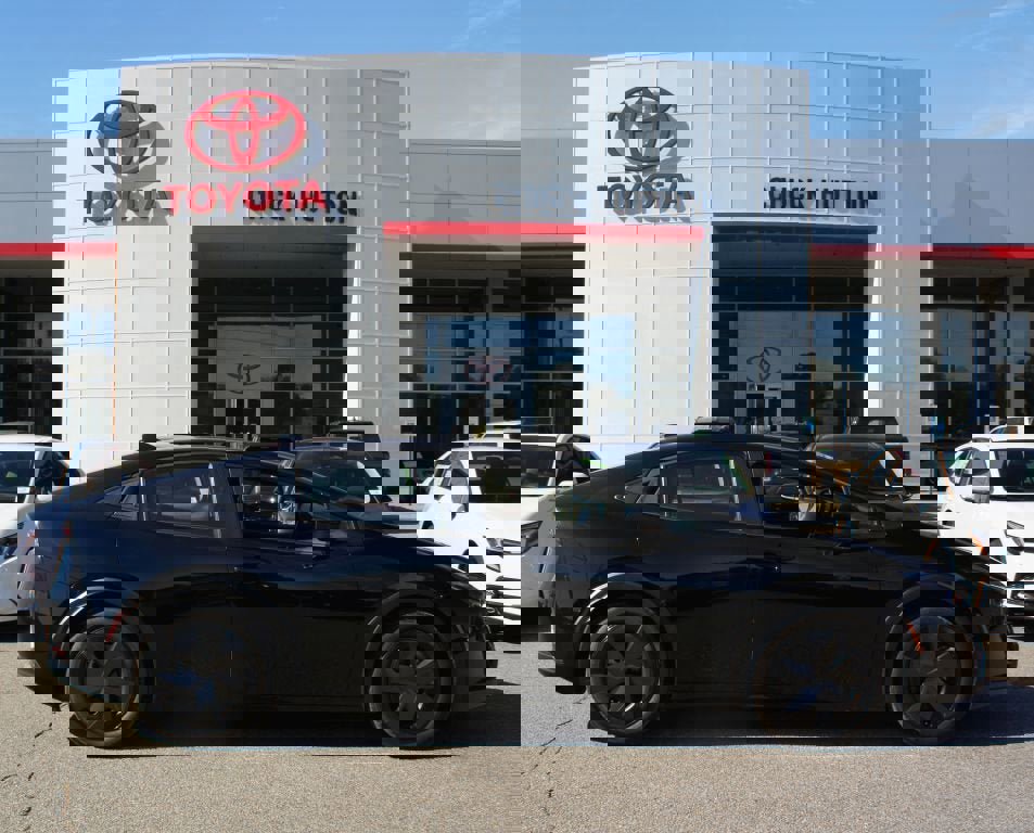 Used 2024 Toyota Prius LE image 1