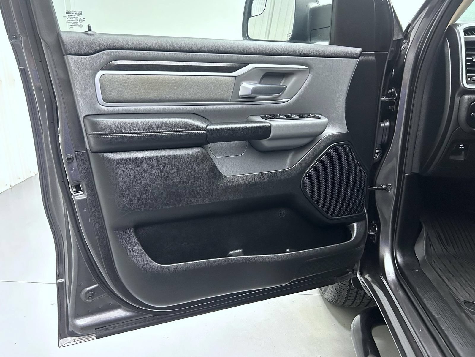 Used 2020 RAM 1500 Big Horn AWD/4WD image 9