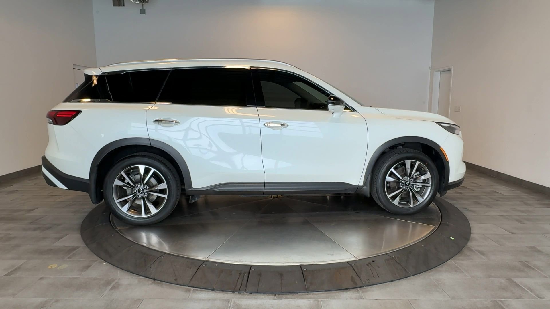 Certified 2023 INFINITI QX60 Luxe w/ Cargo Package AWD/4WD image 9