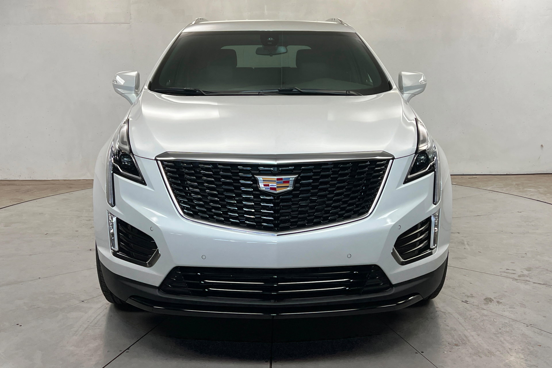 New 2026 Cadillac XT5 Luxury w/ LPO, Floor Liner Package AWD/4WD image 9