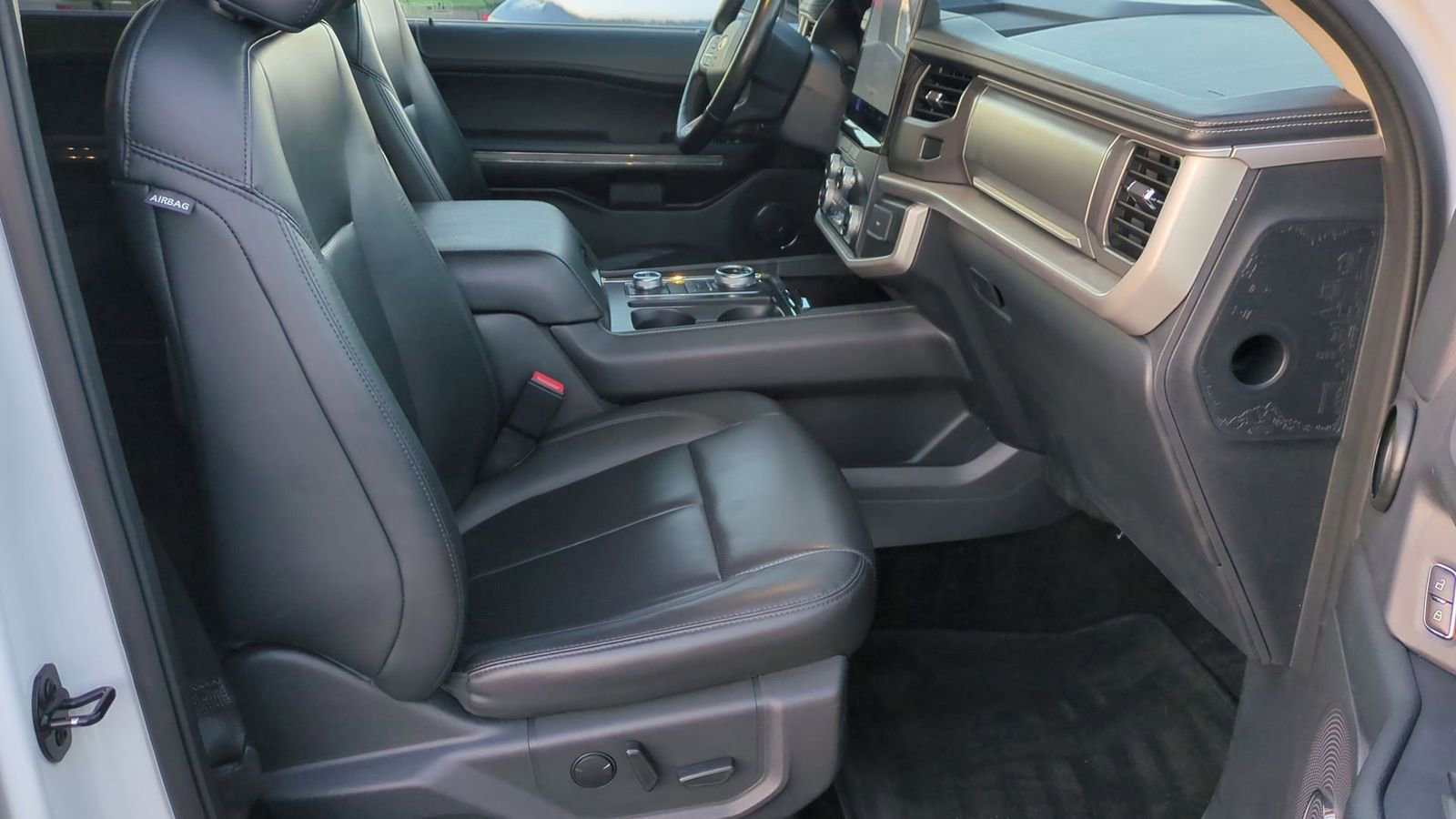 Used 2022 Ford Expedition Max XLT image 24