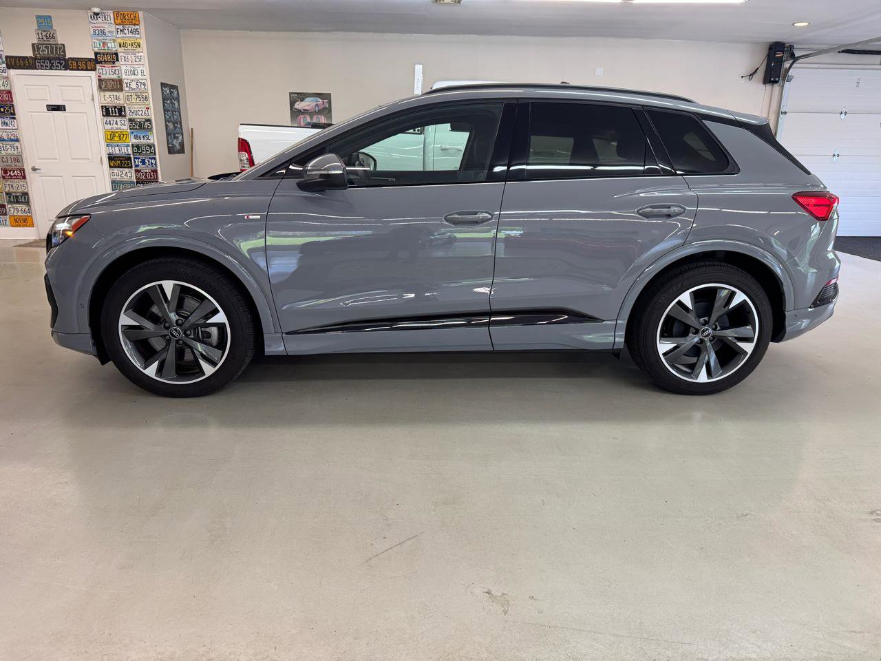 Used 2024 Audi Q4 e-tron Premium Plus w/ Premium Plus AWD/4WD image 31