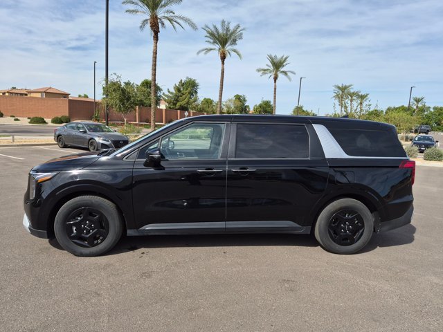Used 2025 Kia Carnival FWD image 5