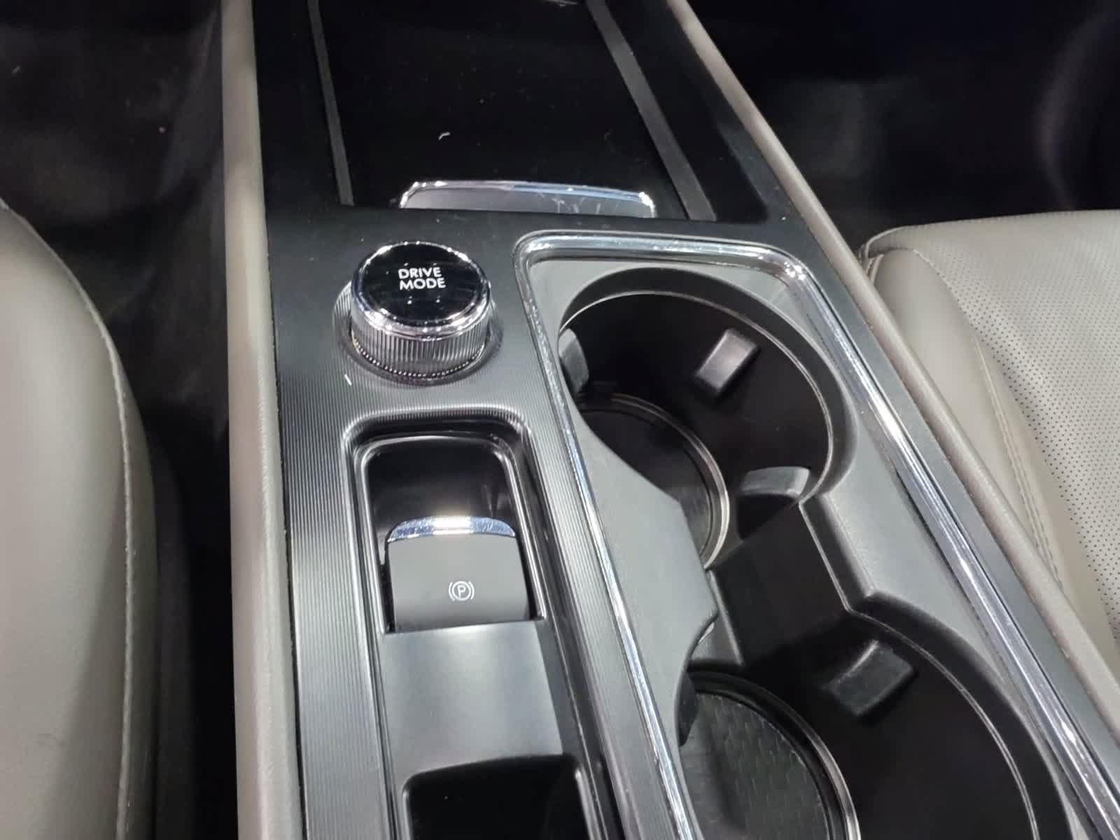 Used 2025 Lincoln Corsair AWD image 23