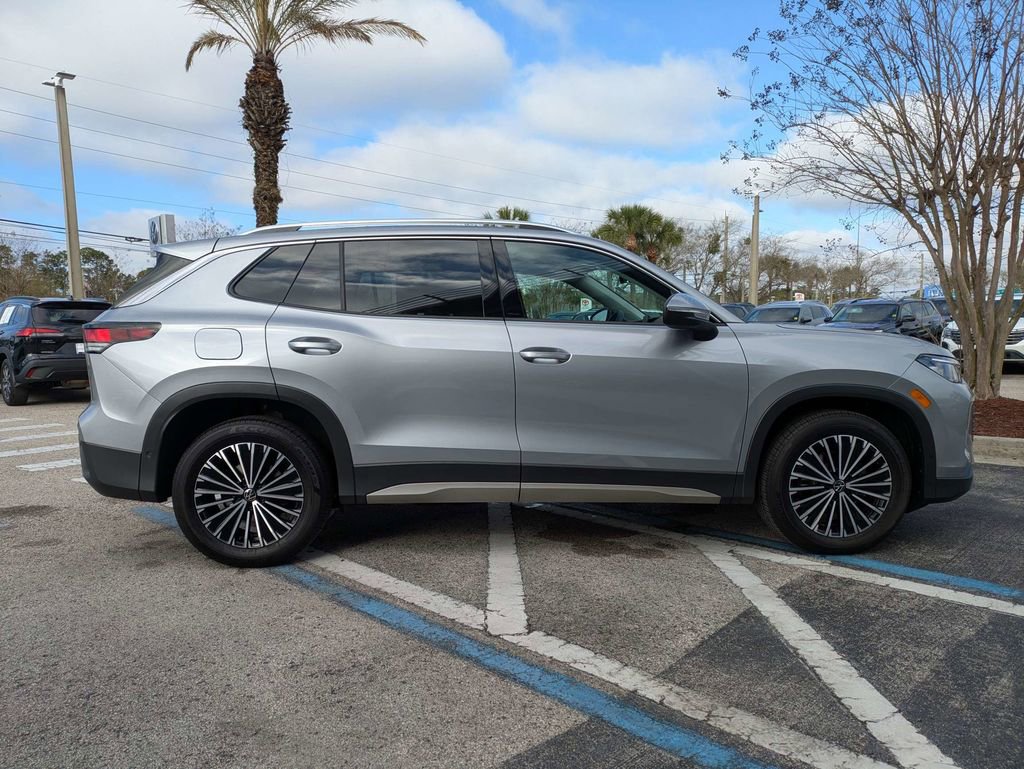 Certified 2025 Volkswagen Tiguan S w/ 18" Wheel Package image 7