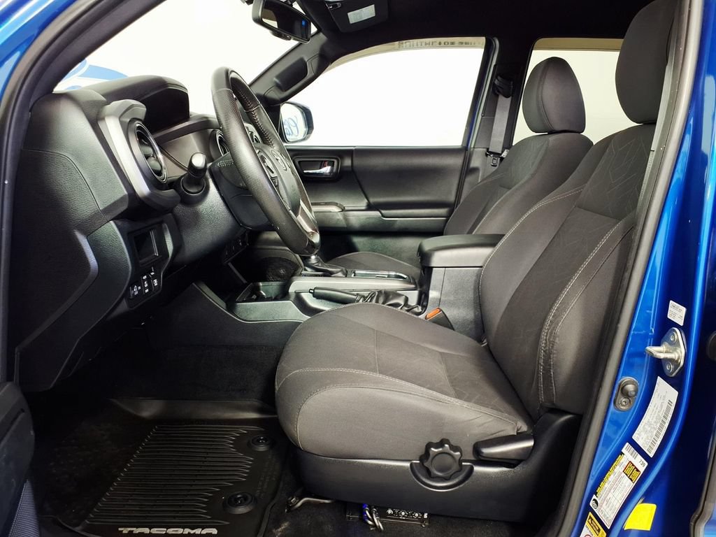 Used 2017 Toyota Tacoma SR AWD/4WD image 9