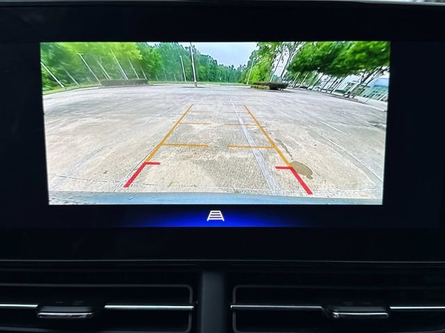 Used 2025 Chevrolet Trax LT w/ LT Convenience Package FWD image 30