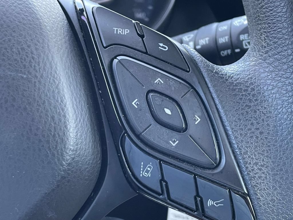 Used 2021 Toyota C-HR LE FWD image 29