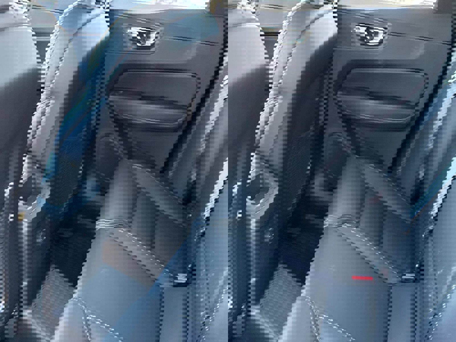 Certified 2023 Volvo XC60 T8 Ultimate w/ Climate Package image 12