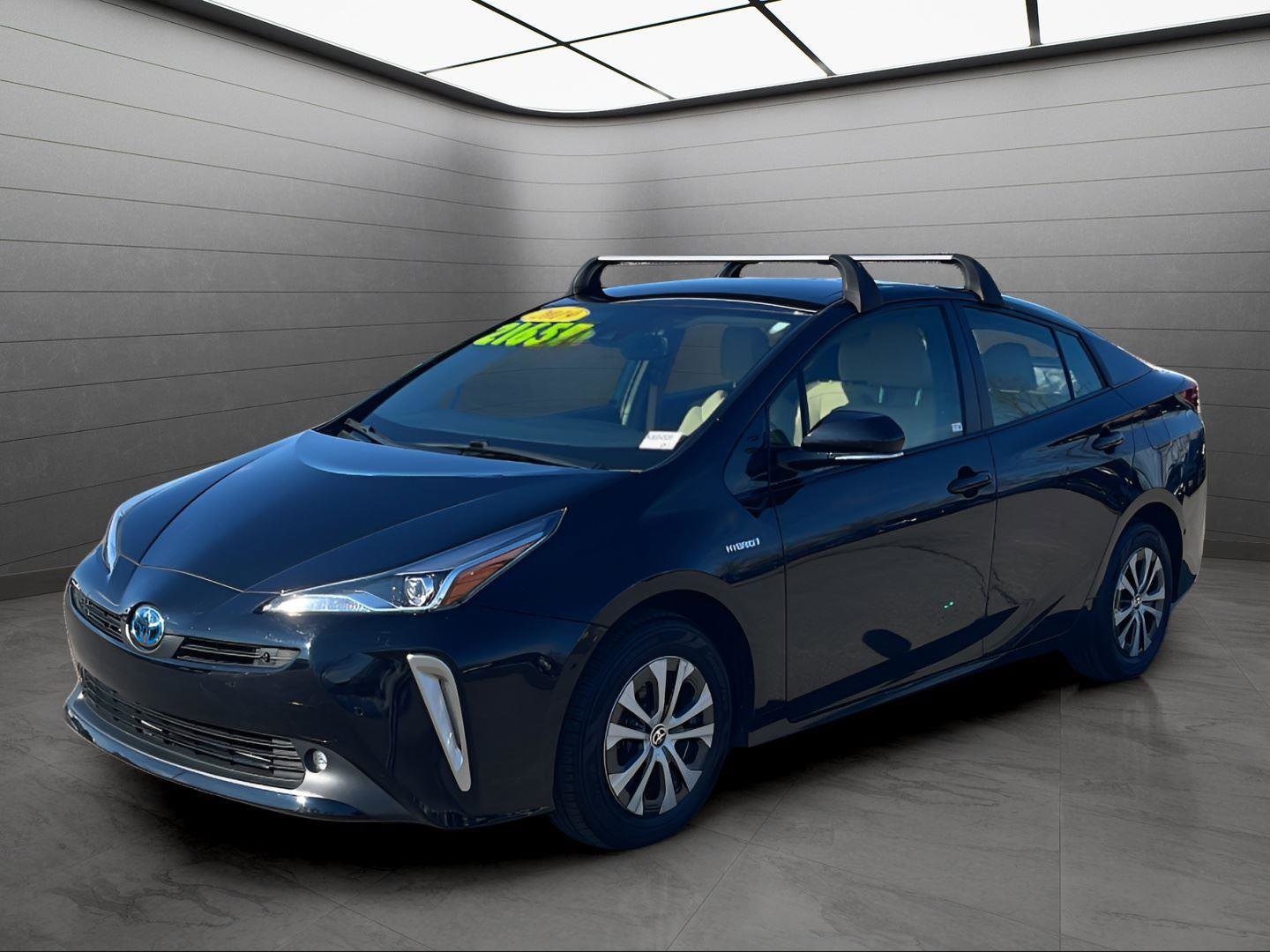 Used 2019 Toyota Prius XLE video 1