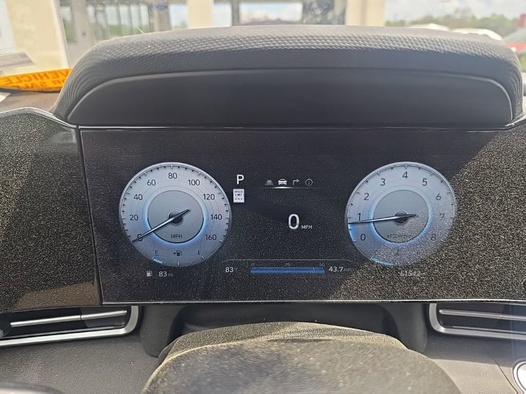 Used 2025 Hyundai Elantra Limited image 21