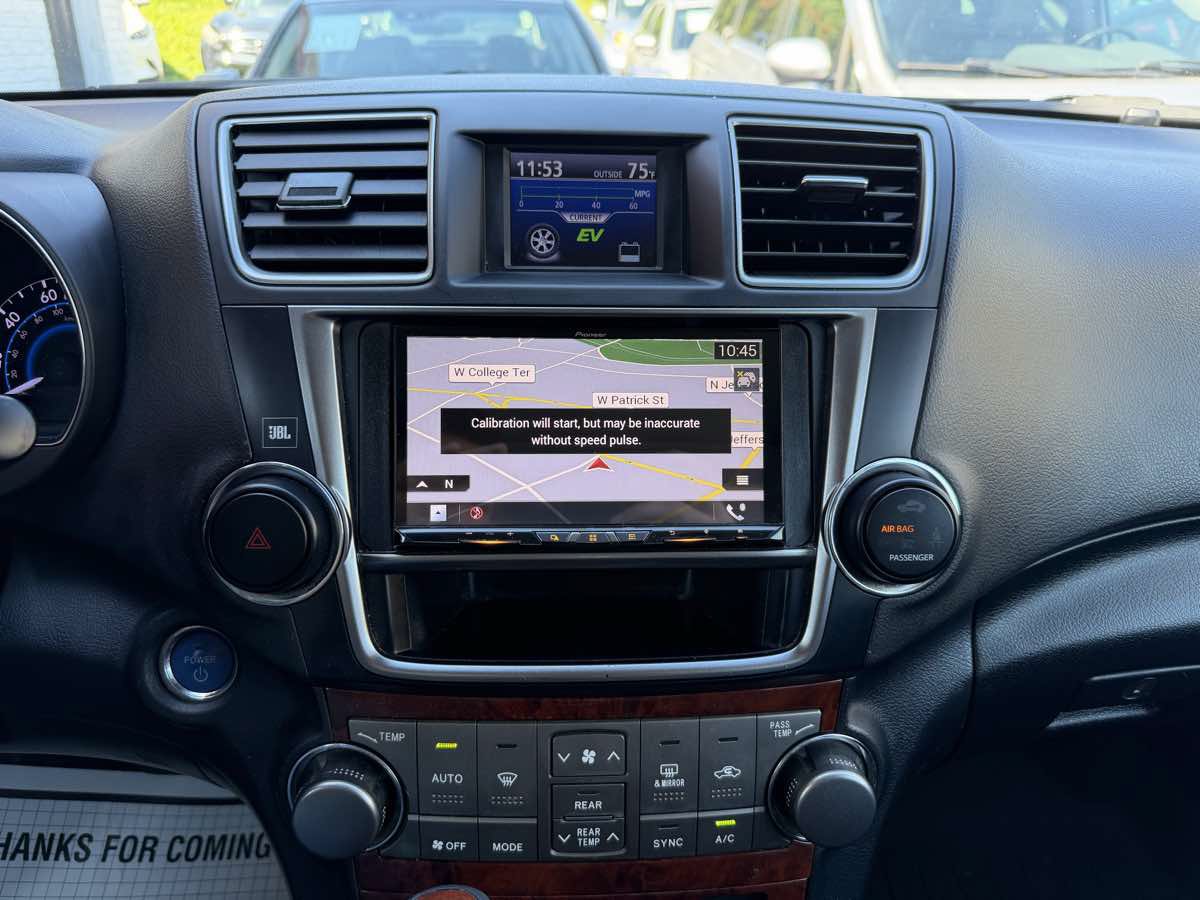 Used 2013 Toyota Highlander Limited AWD/4WD image 17