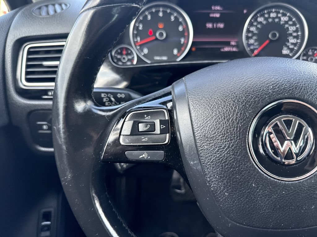 Used 2014 Volkswagen Touareg Sport AWD/4WD image 19