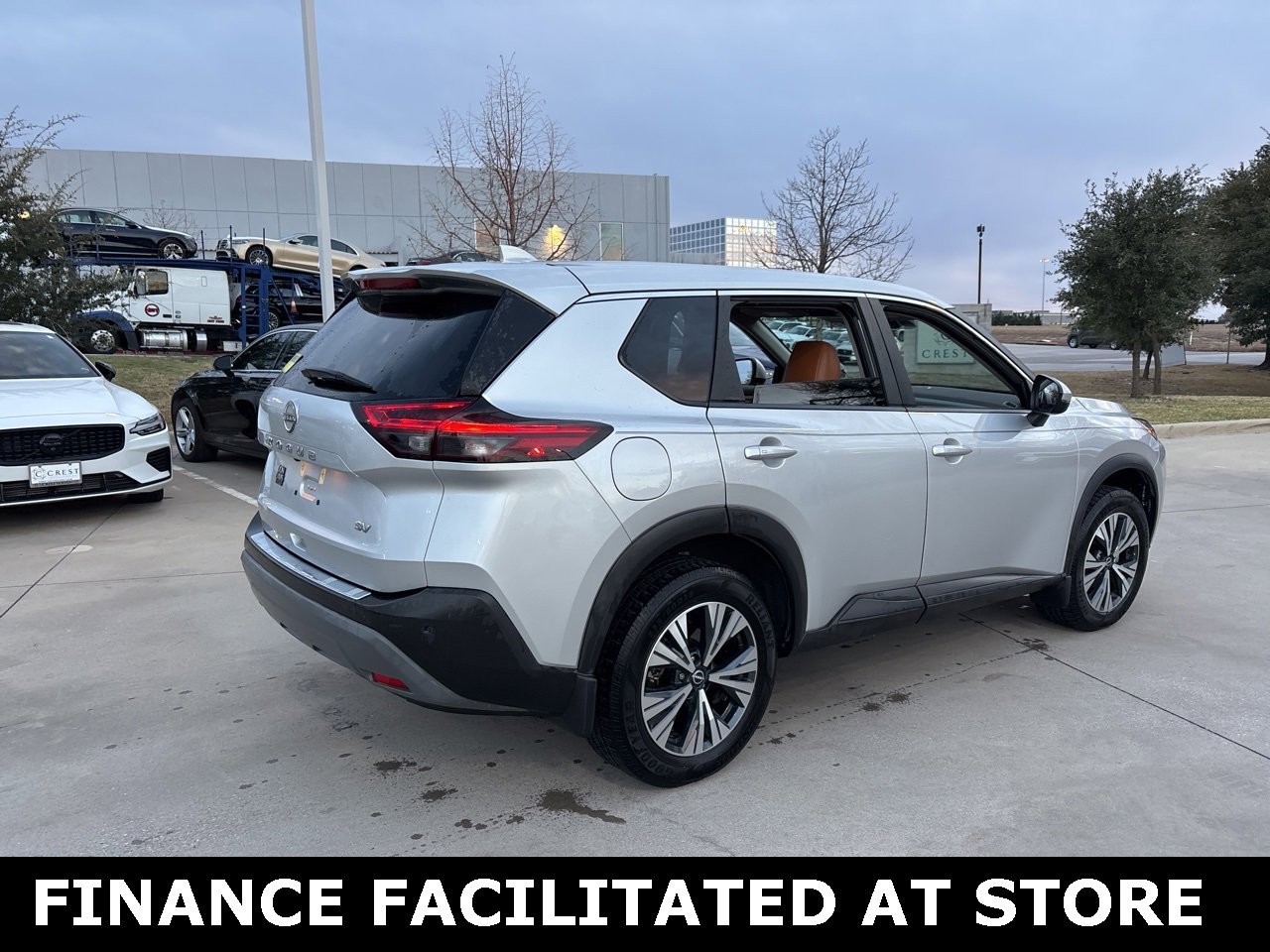 Used 2022 Nissan Rogue SV image 5
